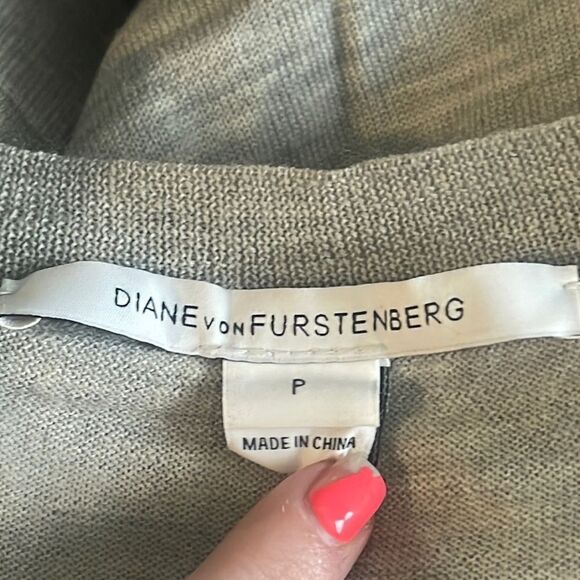Diane Von Furstenberg- Pullover Sweater Wool and Silk Silver Sequins, Size P= XS - Picture 3 of 10